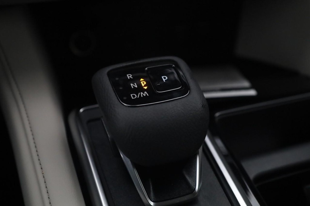 Nissan Pathfinder Vehicle Image 17