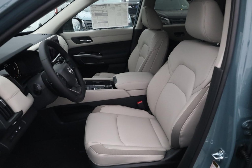 Nissan Pathfinder Vehicle Image 20