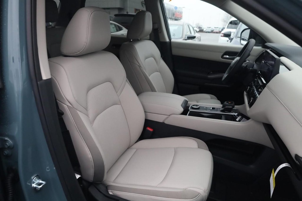 Nissan Pathfinder Vehicle Image 21