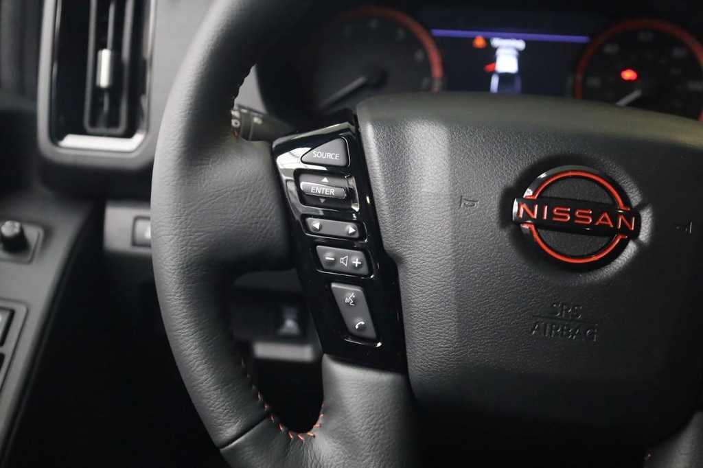 Nissan Frontier Vehicle Image 09