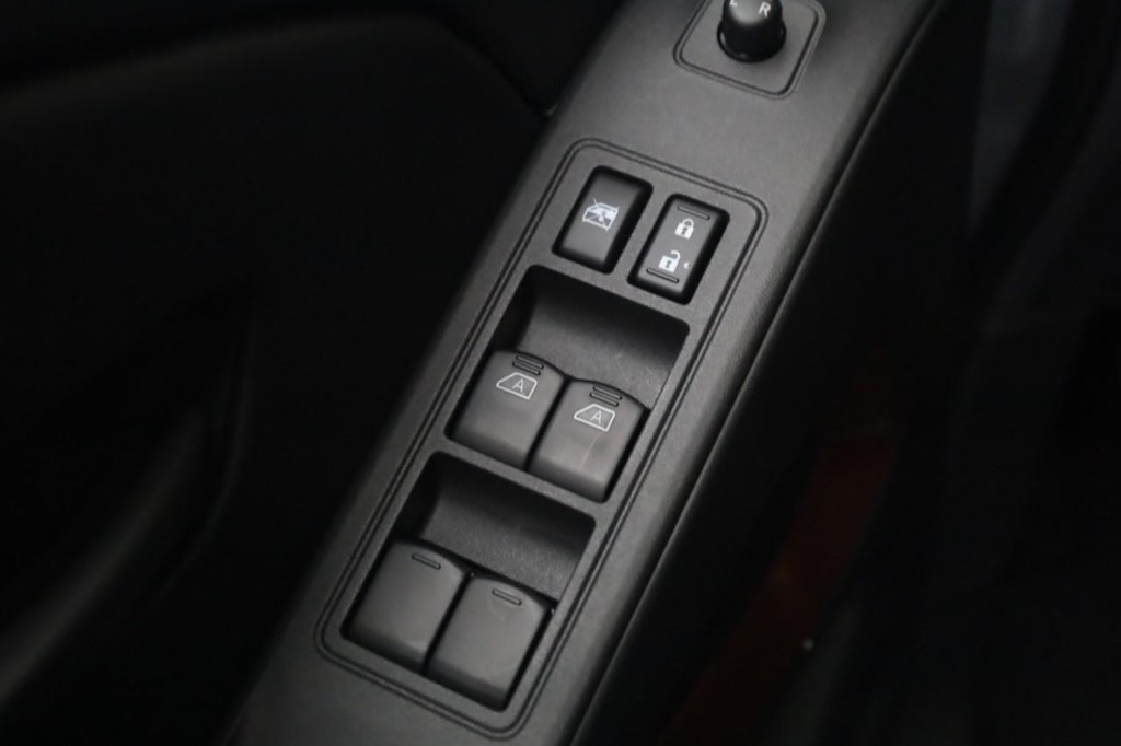 Nissan Frontier Vehicle Image 10