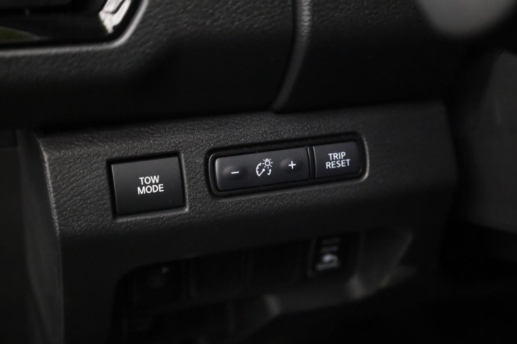 Nissan Frontier Vehicle Image 11