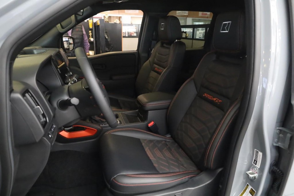 Nissan Frontier Vehicle Image 18