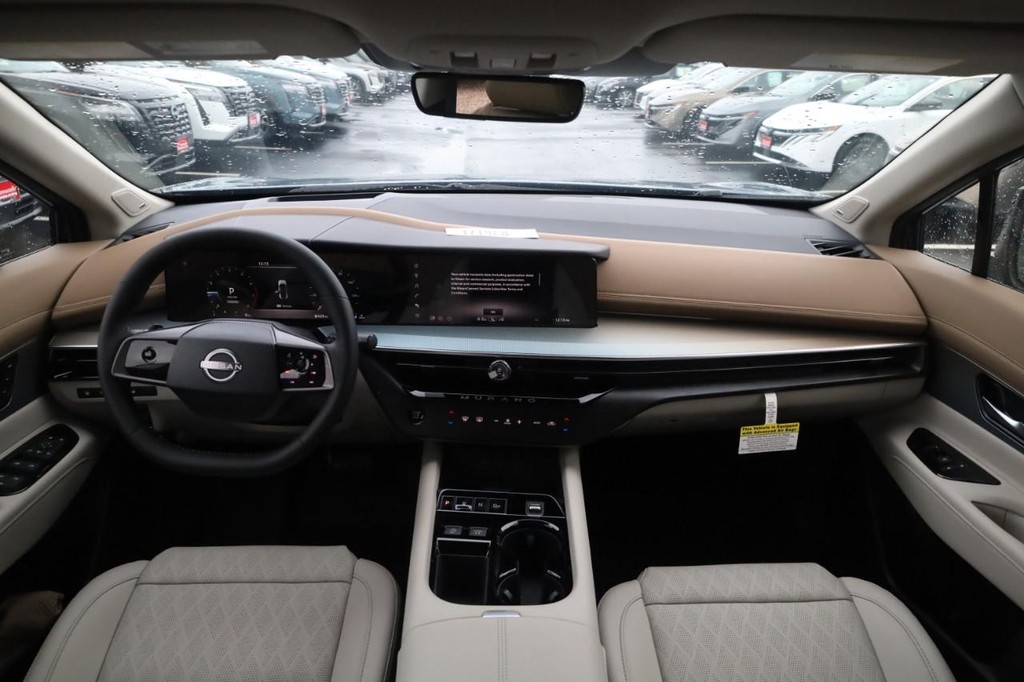 Nissan Murano Vehicle Full-screen Gallery Image 7