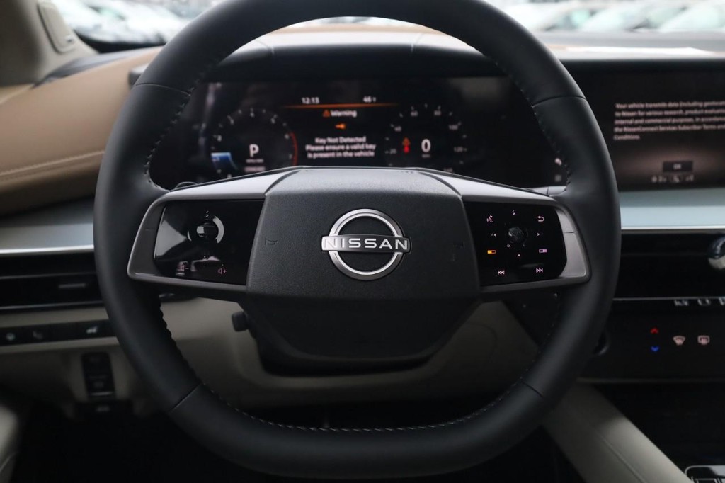 Nissan Murano Vehicle Full-screen Gallery Image 8