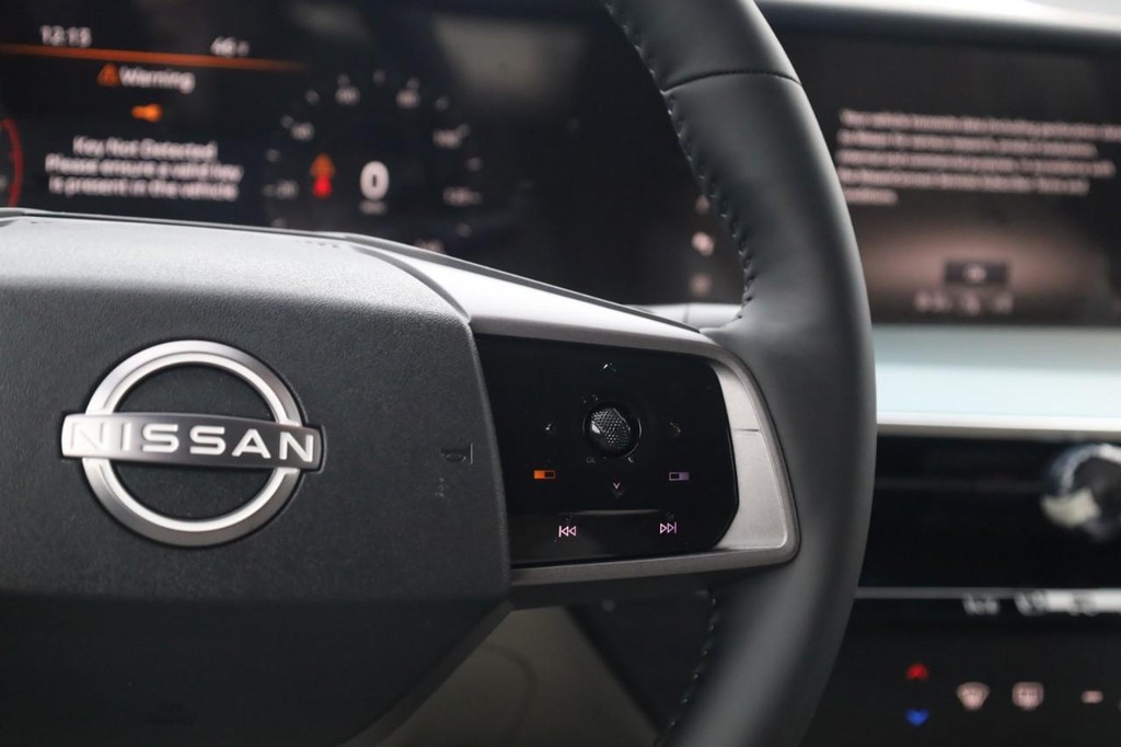 Nissan Murano Vehicle Full-screen Gallery Image 9