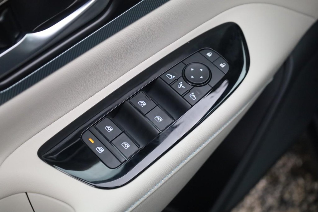 Nissan Murano Vehicle Full-screen Gallery Image 11