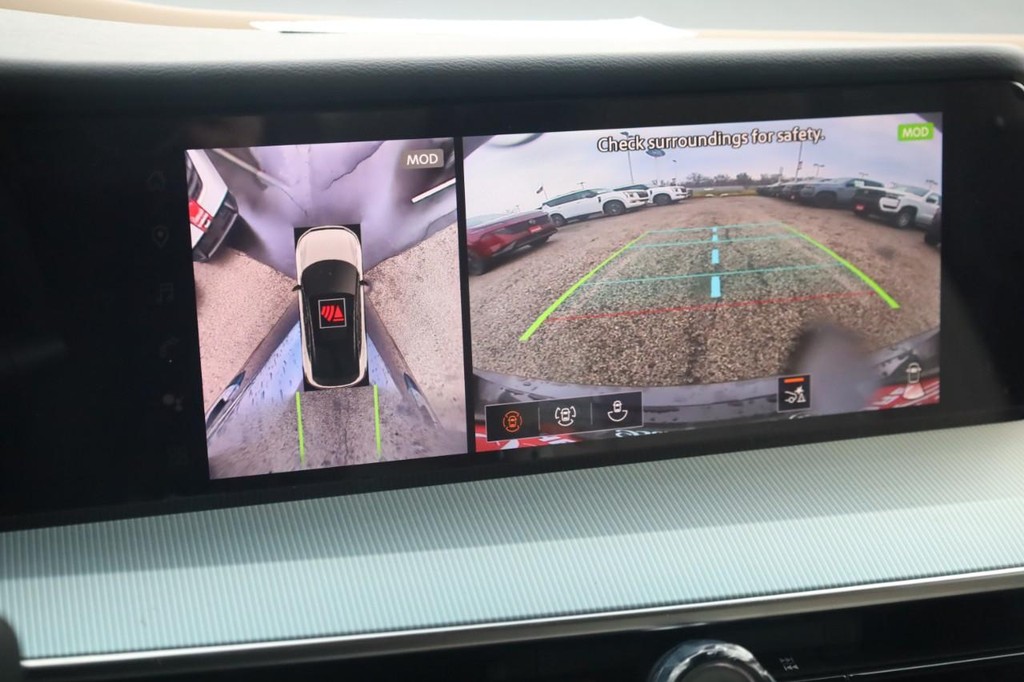 Nissan Murano Vehicle Full-screen Gallery Image 16