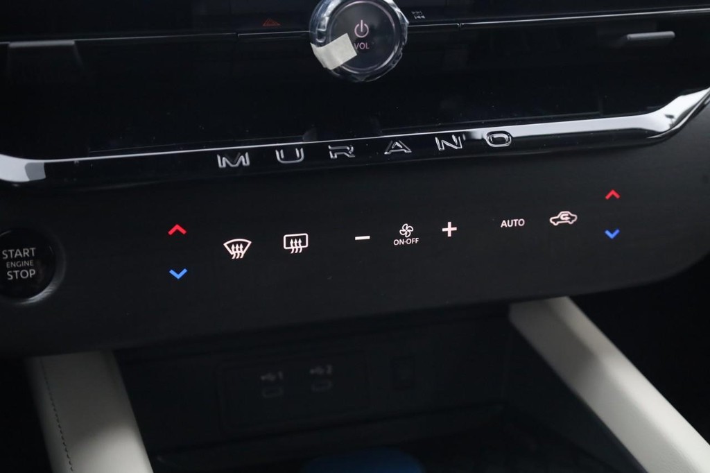 Nissan Murano Vehicle Full-screen Gallery Image 17