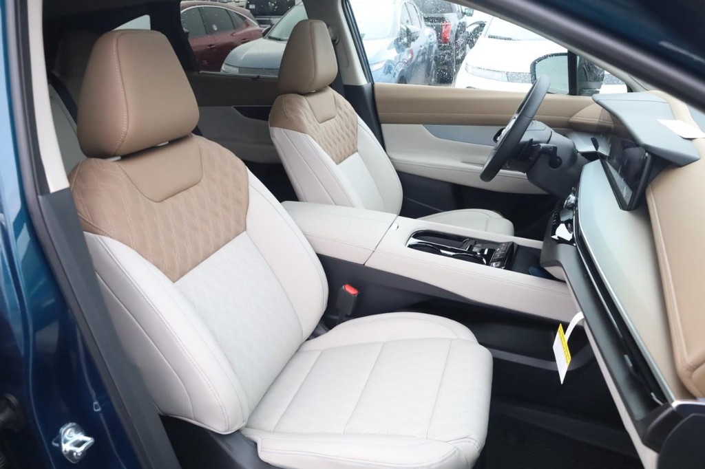 Nissan Murano Vehicle Full-screen Gallery Image 21