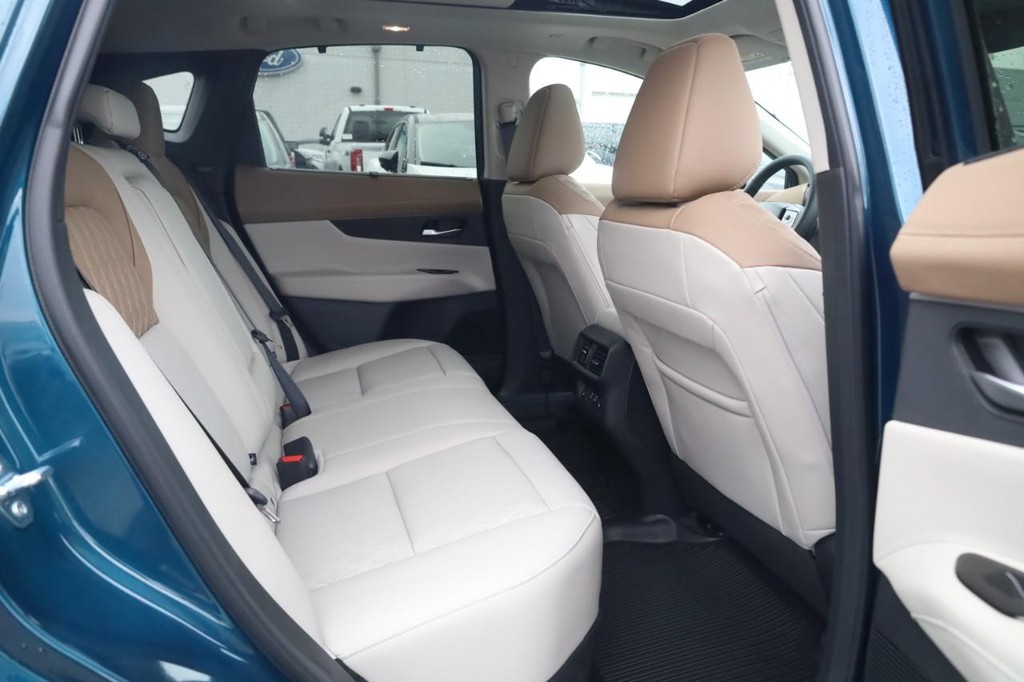 Nissan Murano Vehicle Full-screen Gallery Image 22