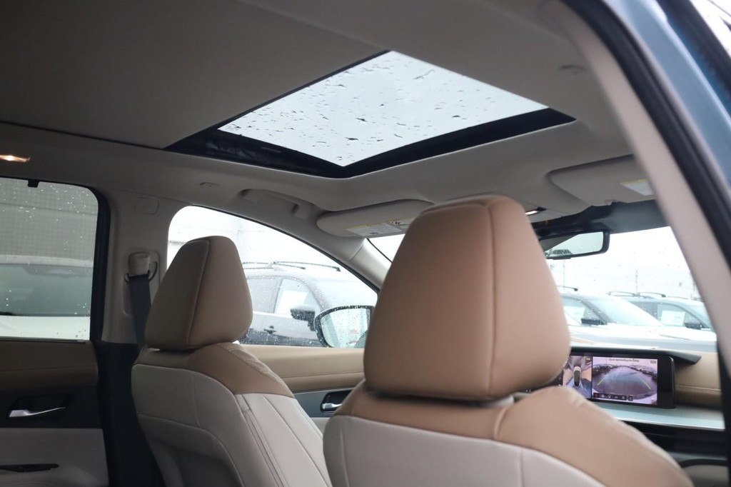 Nissan Murano Vehicle Full-screen Gallery Image 23