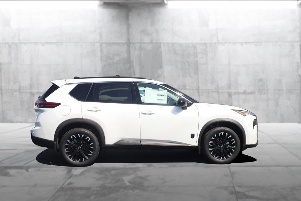 Nissan Rogue Vehicle Image 05