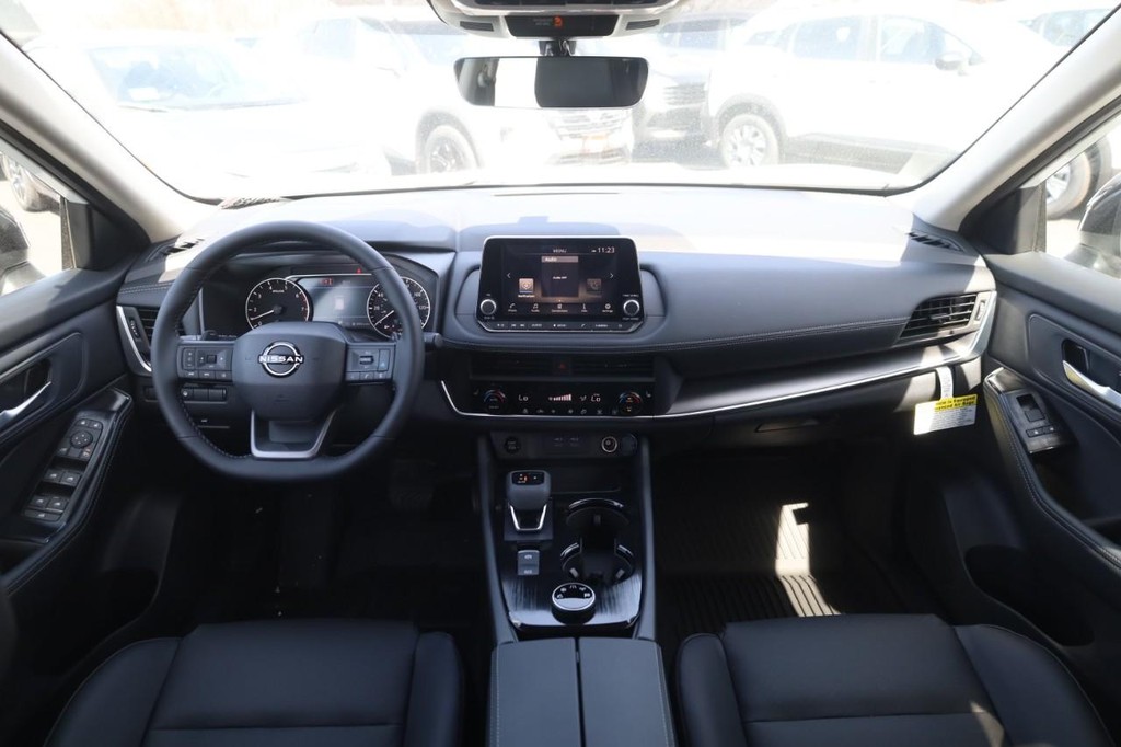 Nissan Rogue Vehicle Image 07