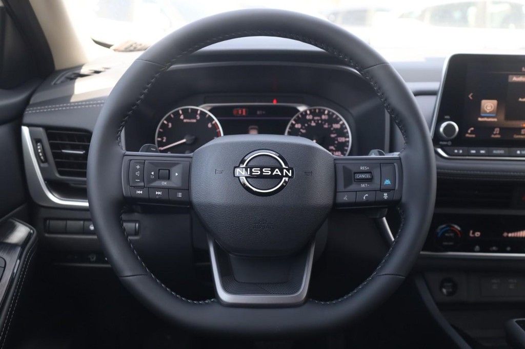 Nissan Rogue Vehicle Image 08