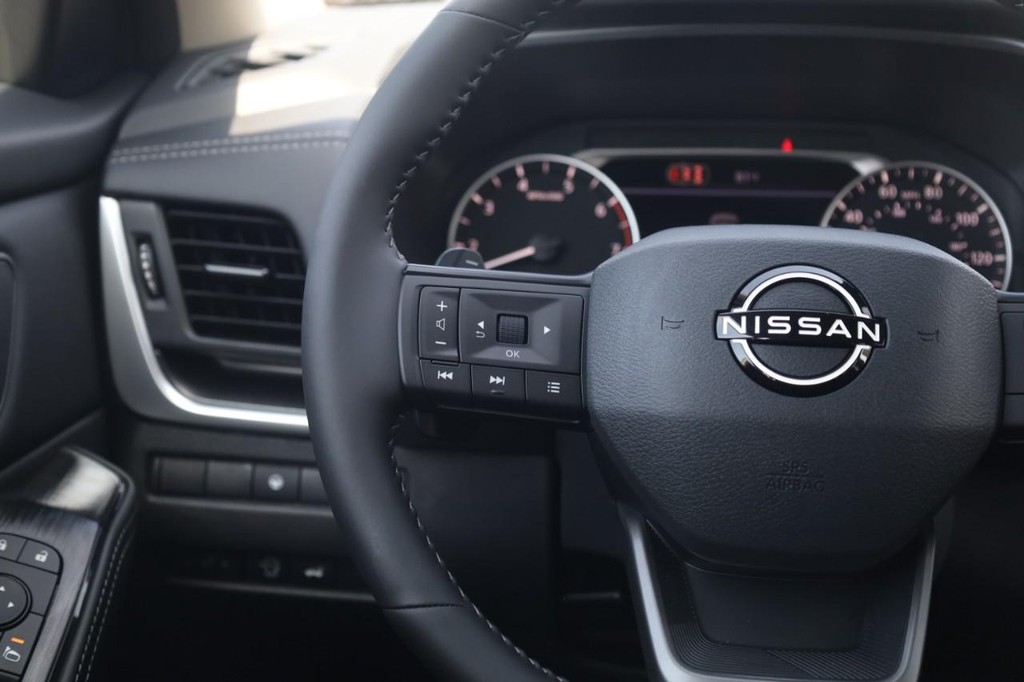 Nissan Rogue Vehicle Image 10