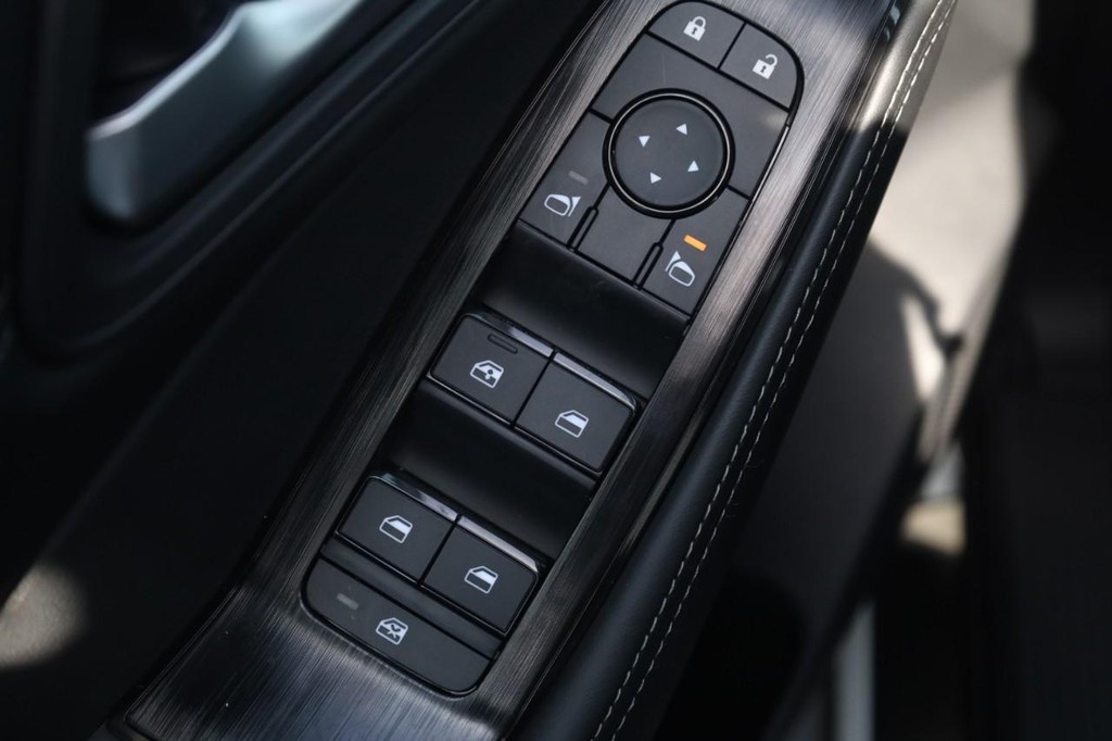 Nissan Rogue Vehicle Image 11