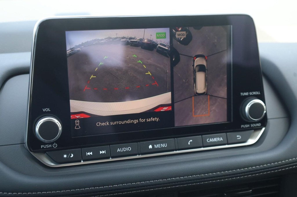 Nissan Rogue Vehicle Image 15