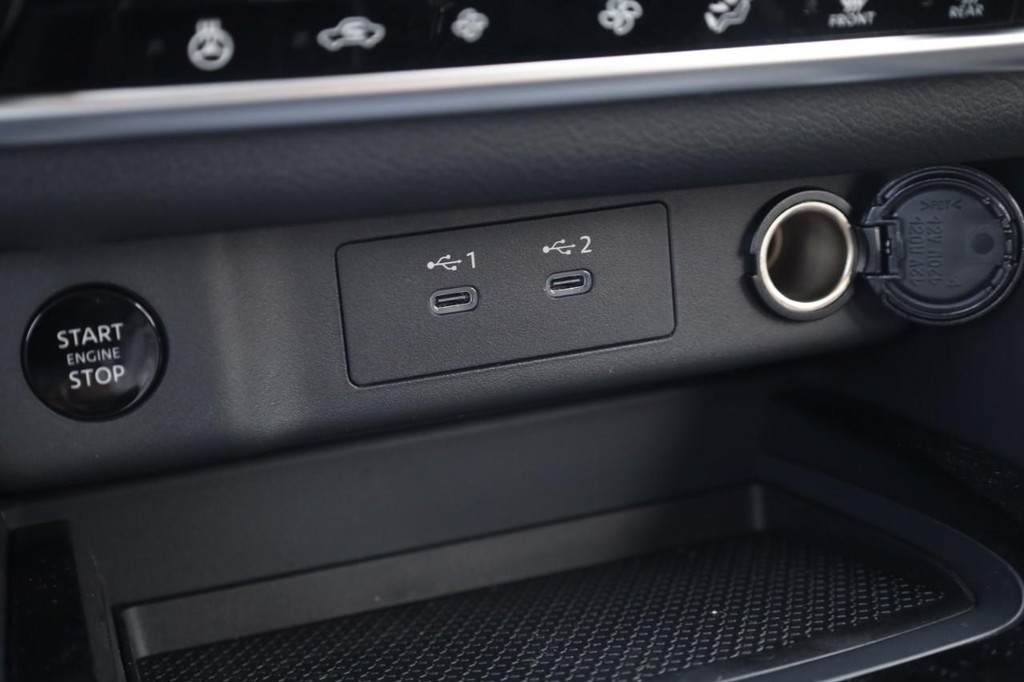 Nissan Rogue Vehicle Image 17