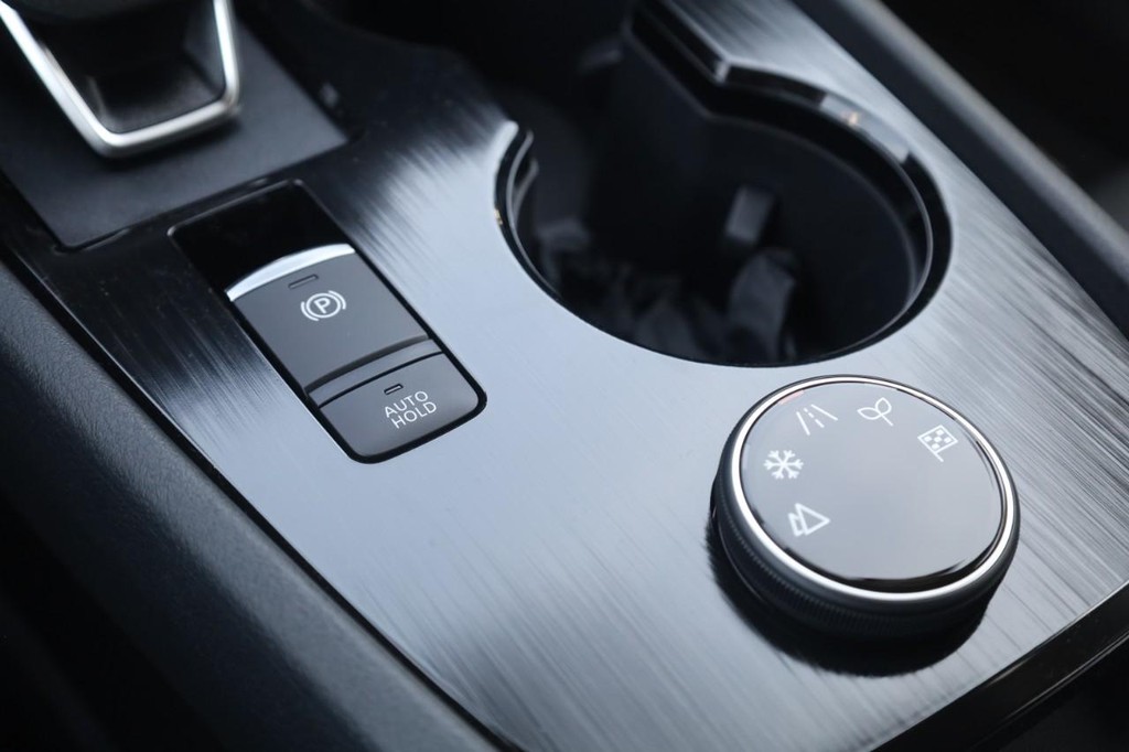 Nissan Rogue Vehicle Image 19