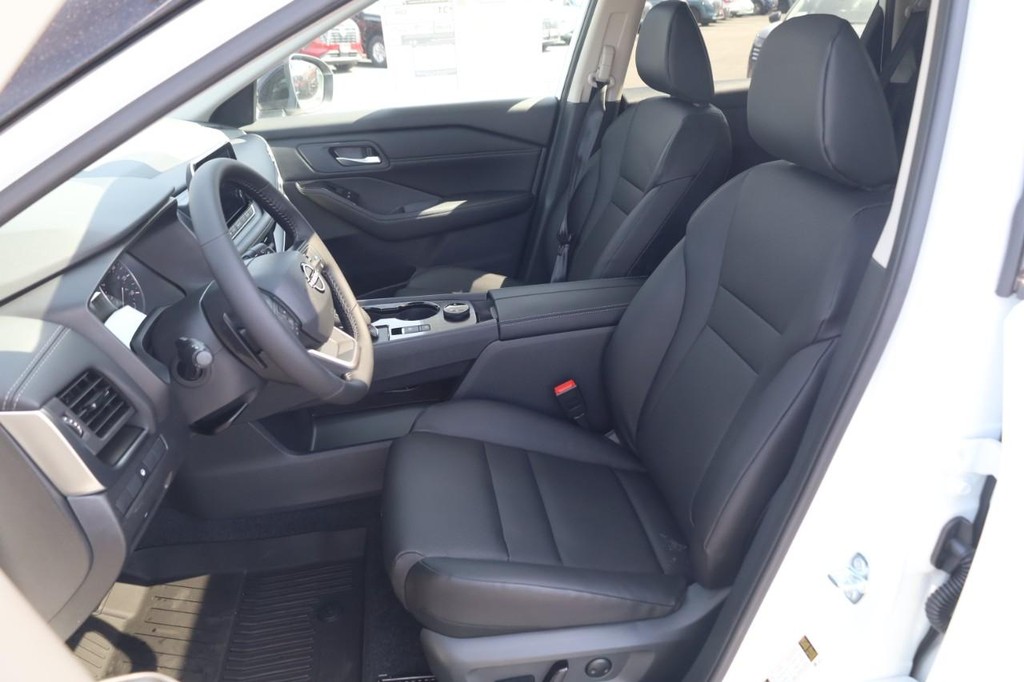 Nissan Rogue Vehicle Image 20