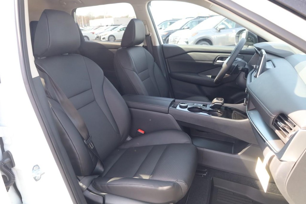 Nissan Rogue Vehicle Image 21