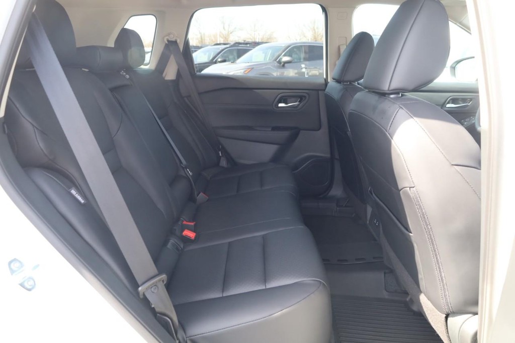 Nissan Rogue Vehicle Image 22