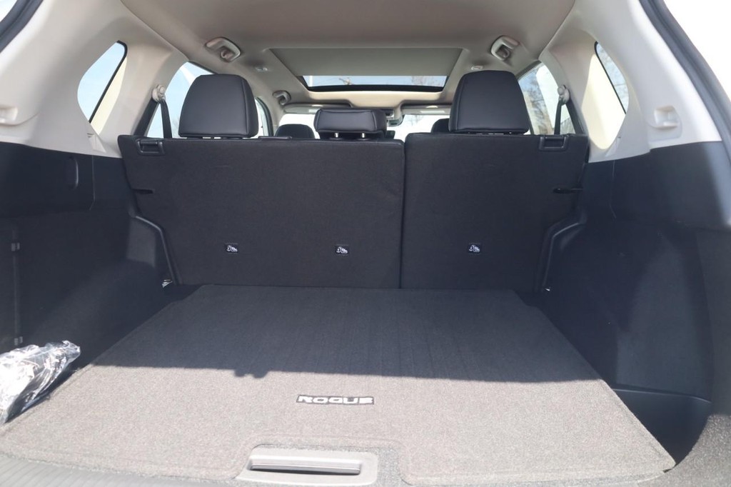 Nissan Rogue Vehicle Image 24