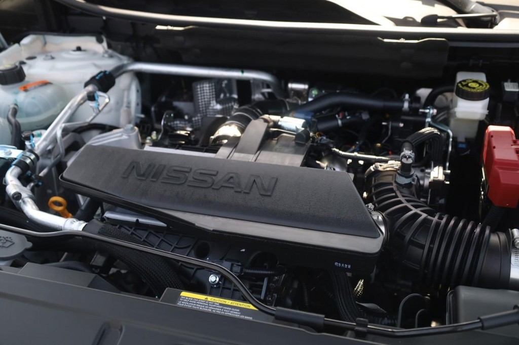 Nissan Rogue Vehicle Image 25