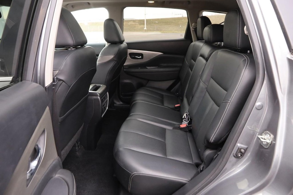 Nissan Murano Vehicle Image 11