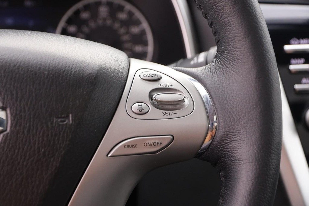 Nissan Murano Vehicle Image 14