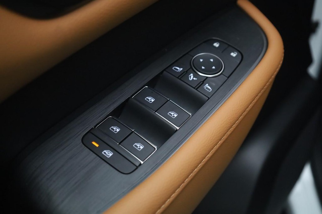 Nissan Armada Vehicle Image 11