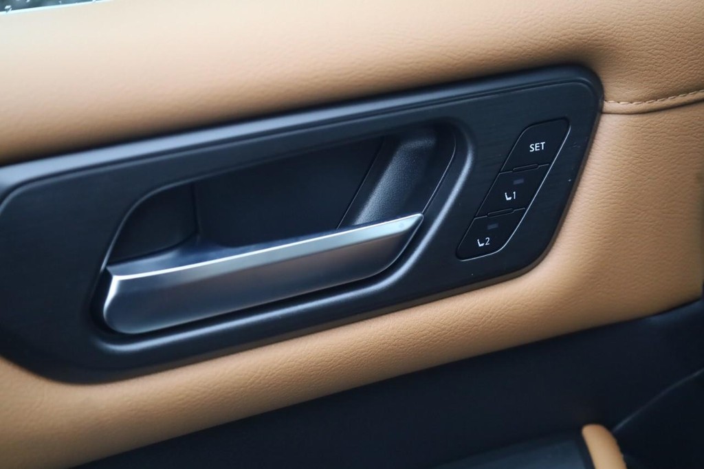 Nissan Armada Vehicle Image 12