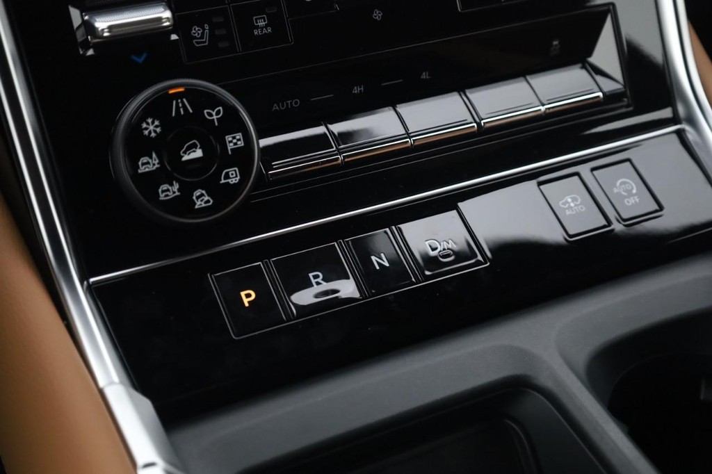 Nissan Armada Vehicle Image 16