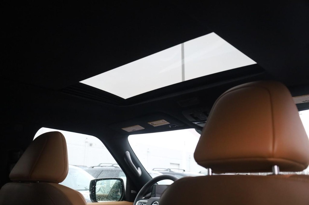 Nissan Armada Vehicle Image 20