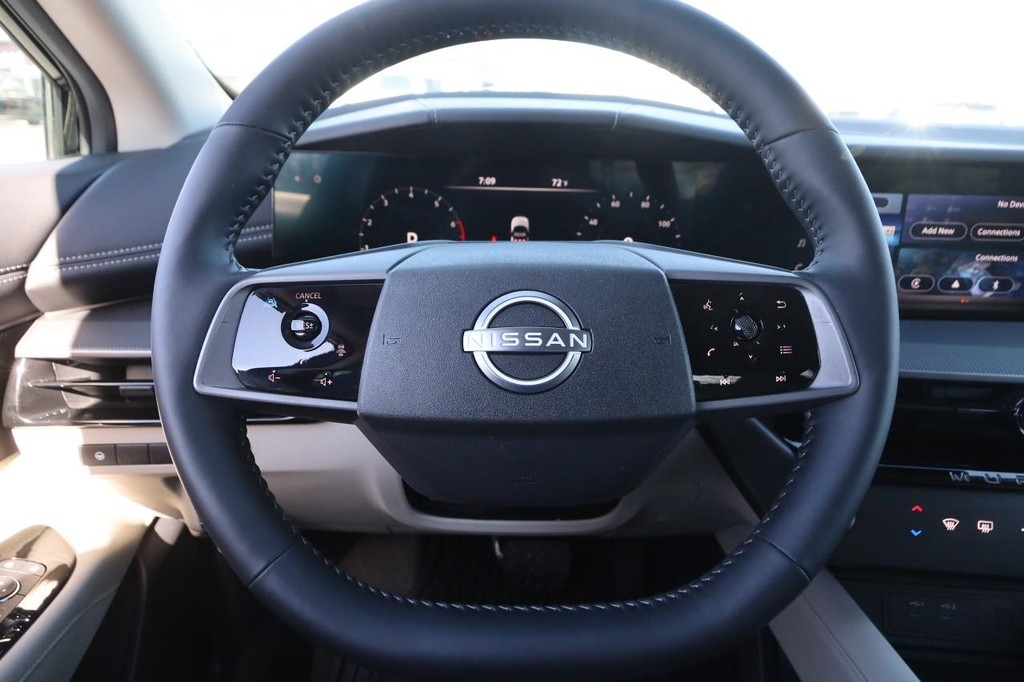 Nissan Murano Vehicle Image 11