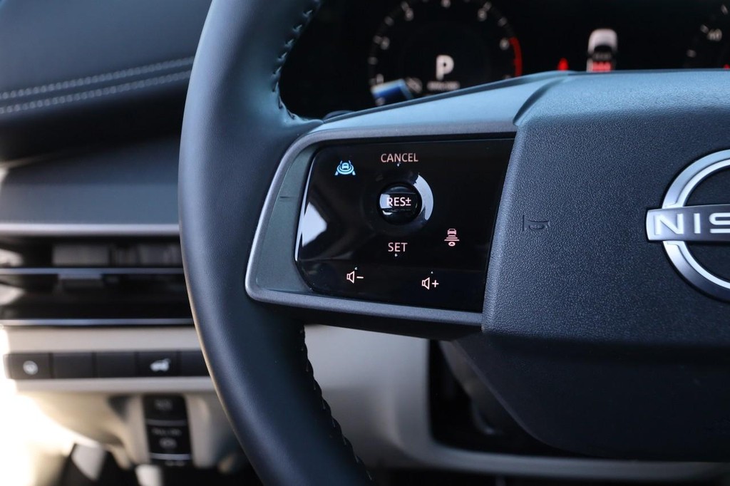 Nissan Murano Vehicle Image 12