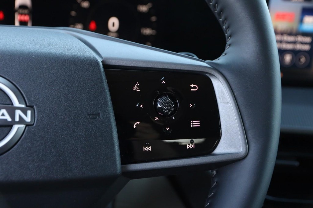 Nissan Murano Vehicle Image 13