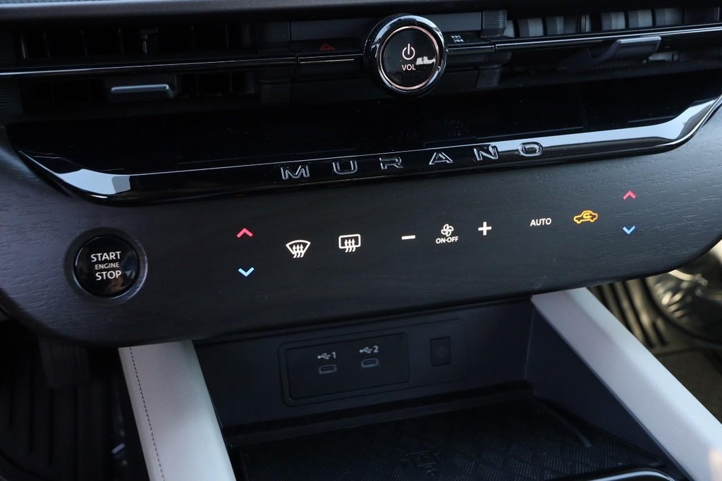 Nissan Murano Vehicle Image 17