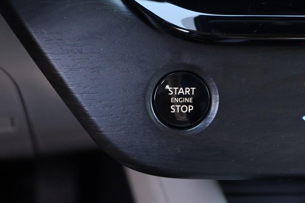 Nissan Murano Vehicle Image 18