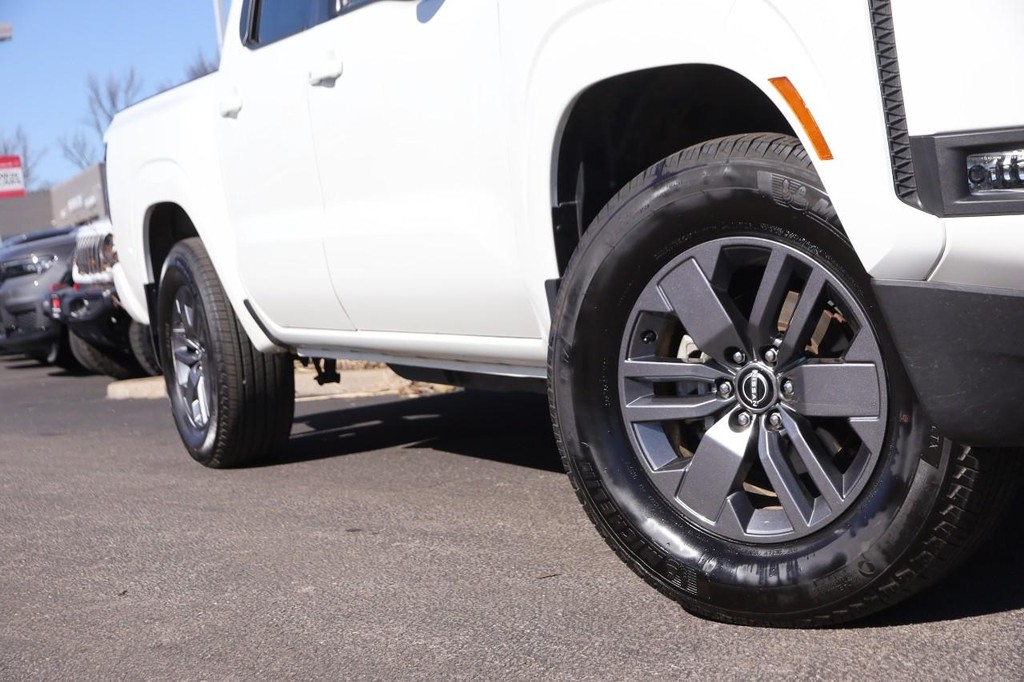 Nissan Frontier Vehicle Image 03