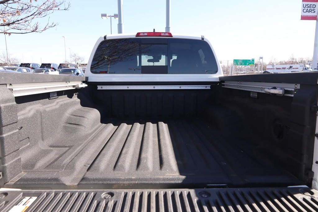 Nissan Frontier Vehicle Image 08