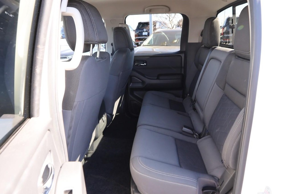 Nissan Frontier Vehicle Image 10