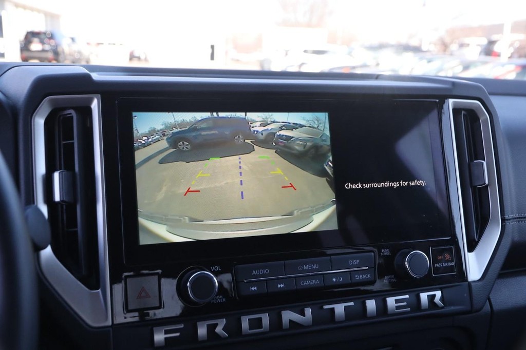 Nissan Frontier Vehicle Image 17