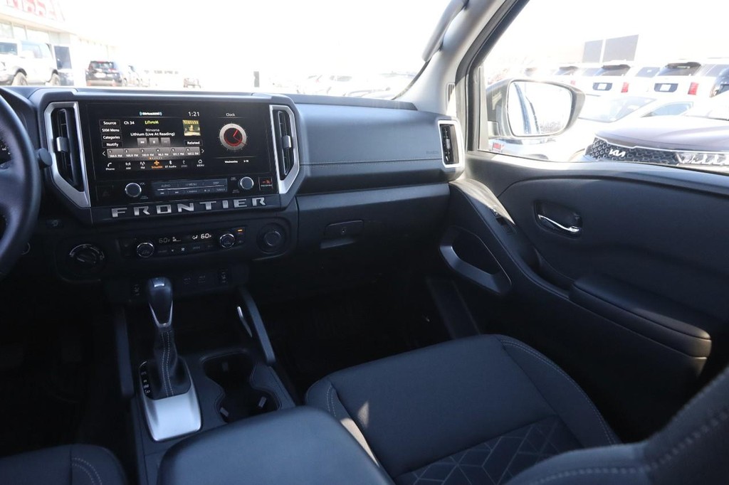 Nissan Frontier Vehicle Image 25