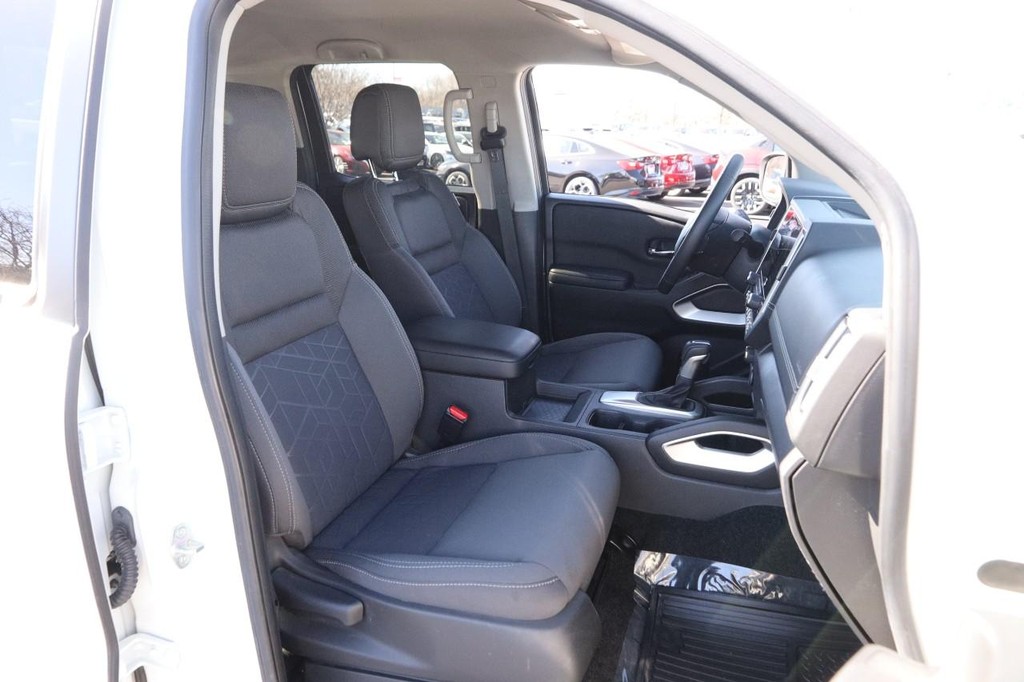 Nissan Frontier Vehicle Image 26