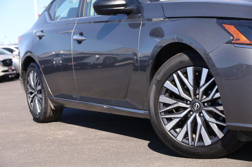 Nissan Altima Vehicle Image 05