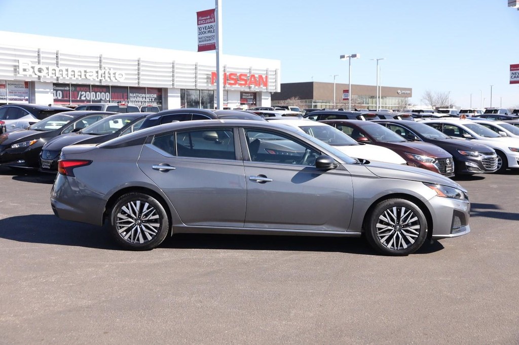 Nissan Altima Vehicle Image 07