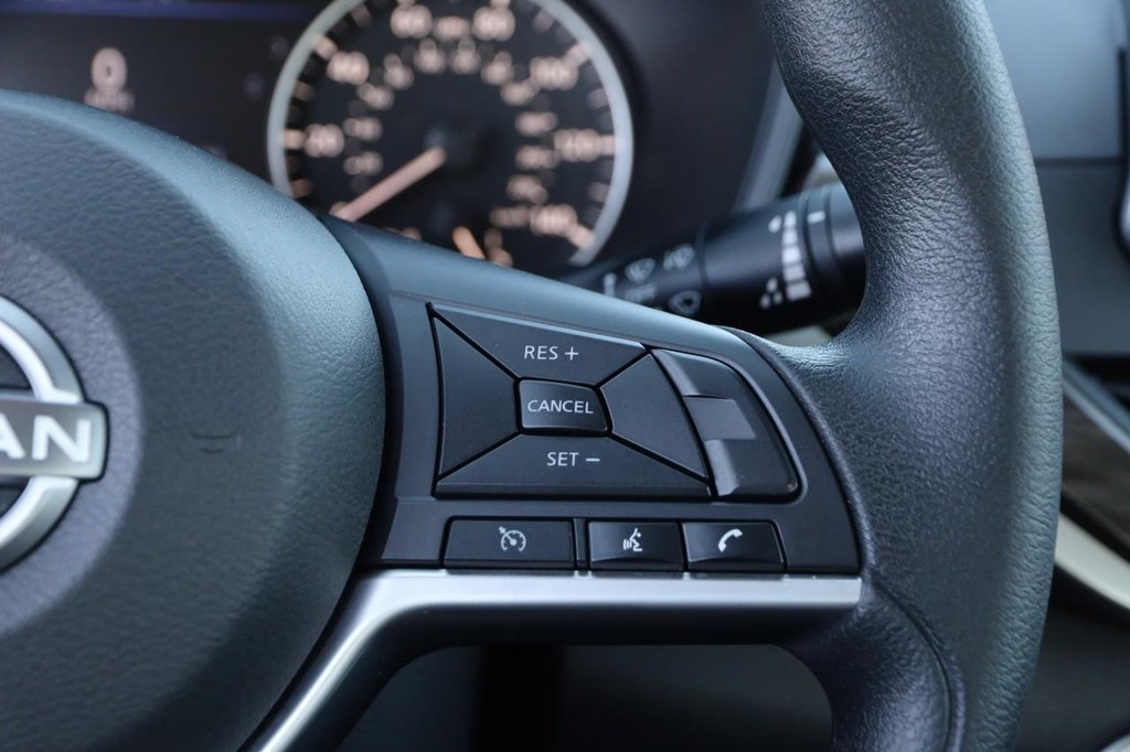 Nissan Altima Vehicle Image 14