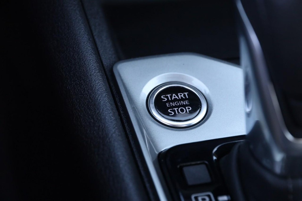 Nissan Altima Vehicle Image 16